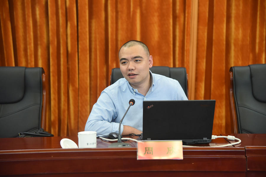 3、省纪委法规研究室副处级纪检监察员授课《党风廉洁建设和反腐败斗争永远在路上》.JPG