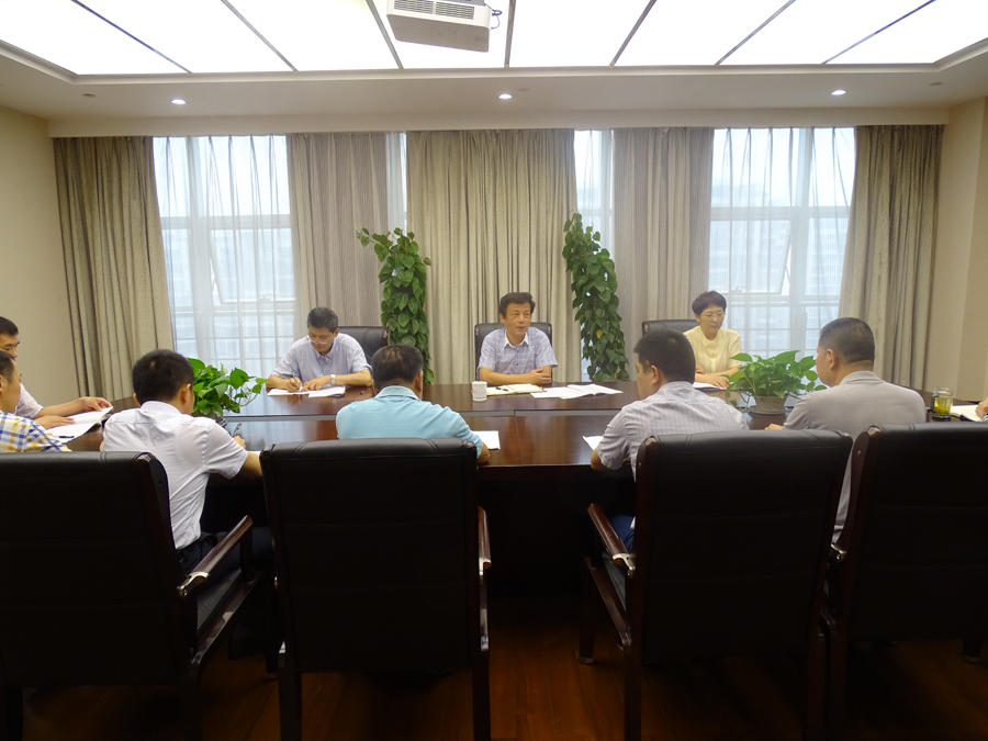 图为市委第四巡察组开展学习讨论.jpg