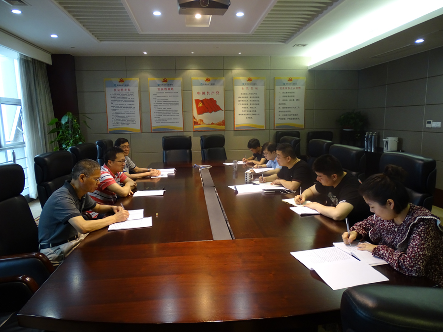 图为市委第三巡察组开展学习讨论.jpg